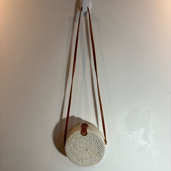 CANTINE Style Crossbody Bag Purse with a Floral Lining and Adjustable Thin Strap - Picture 6 of 10